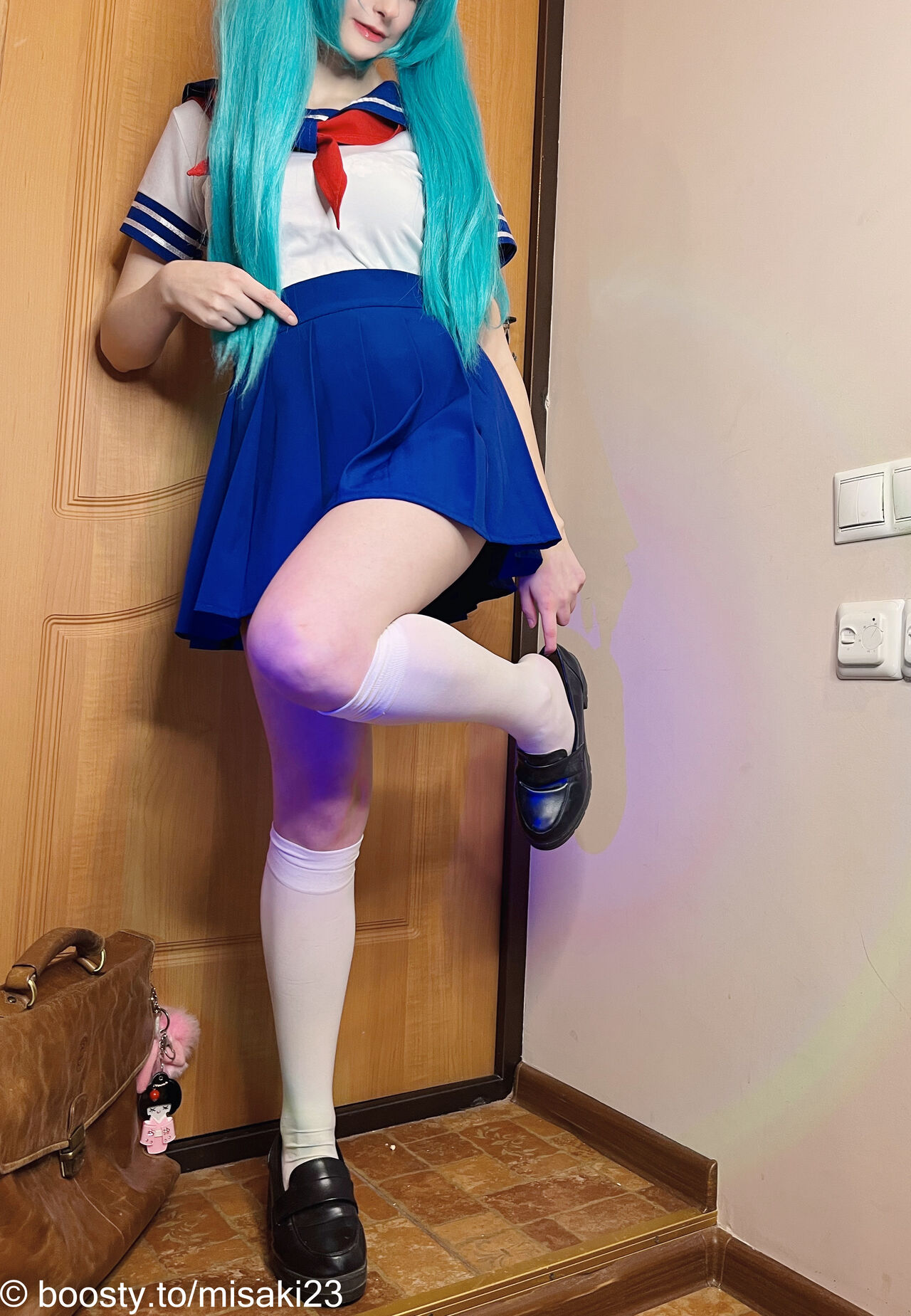 MisaKi23 – Schoolgirl Miku